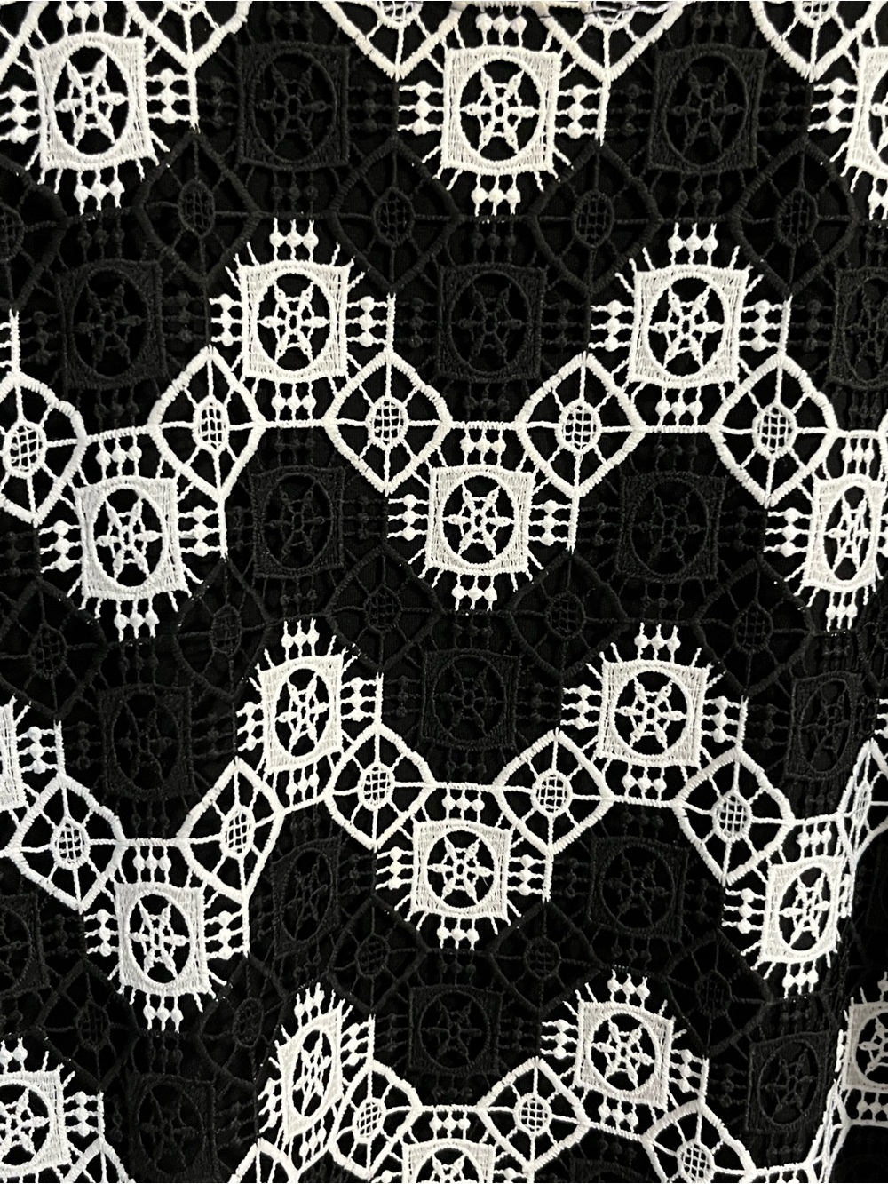 Alfred Dunner Black with White Lace Overlay Short Sleeve Top Size XL - Picture 2 of 10